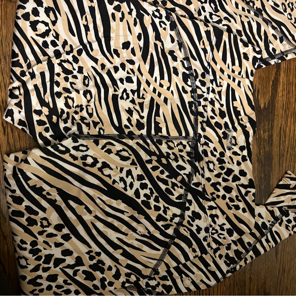 PINK Victoria's Secret Black and Tan Animal Print Leggings - Picture 4 of 6